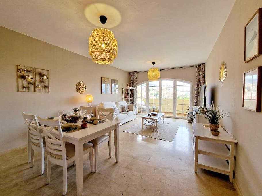 Ferienwohnung Royal Golf View: 2Br, Pools & Ac Sitio de Calahonda Exterior foto