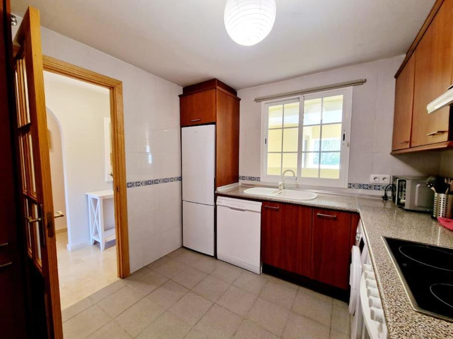 Ferienwohnung Royal Golf View: 2Br, Pools & Ac Sitio de Calahonda Exterior foto