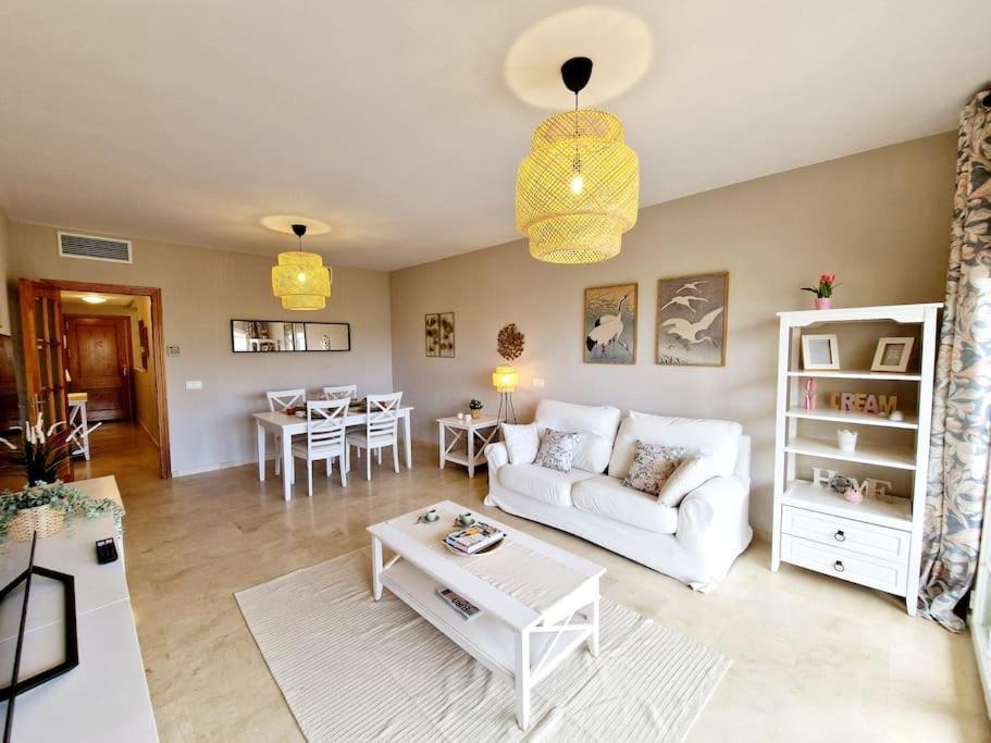 Ferienwohnung Royal Golf View: 2Br, Pools & Ac Sitio de Calahonda Exterior foto
